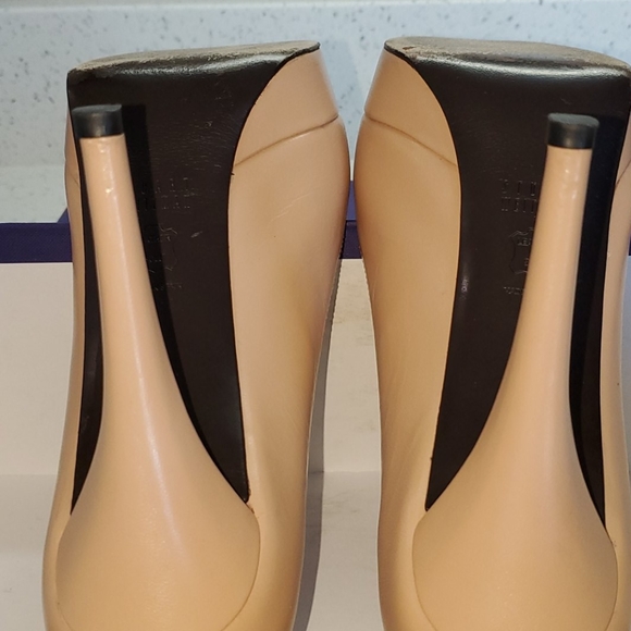 Stuart Weitzman Goatskin Pointy Toe Pump - Picture 8 of 13